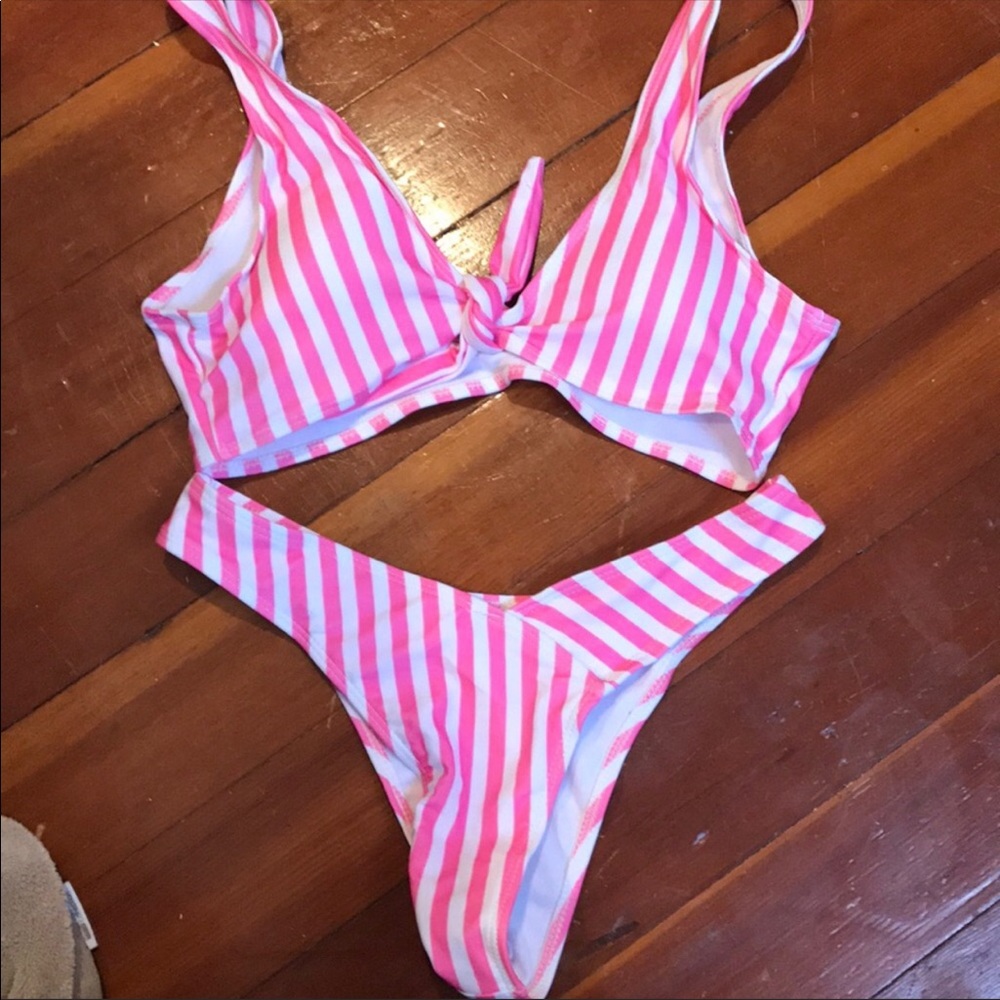 Bikini - Picture 3 of 4